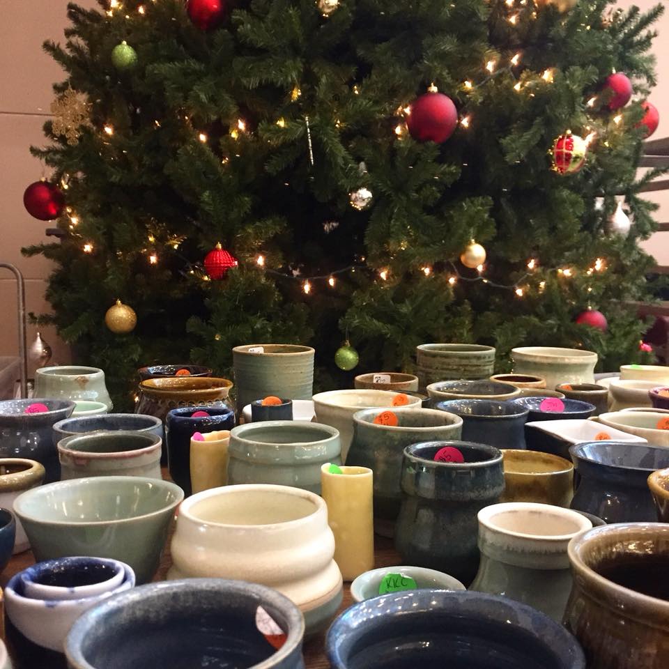 Christmas tree with mugs 