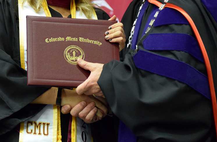 Graduation numbers warm up at CMU for December Commencement 