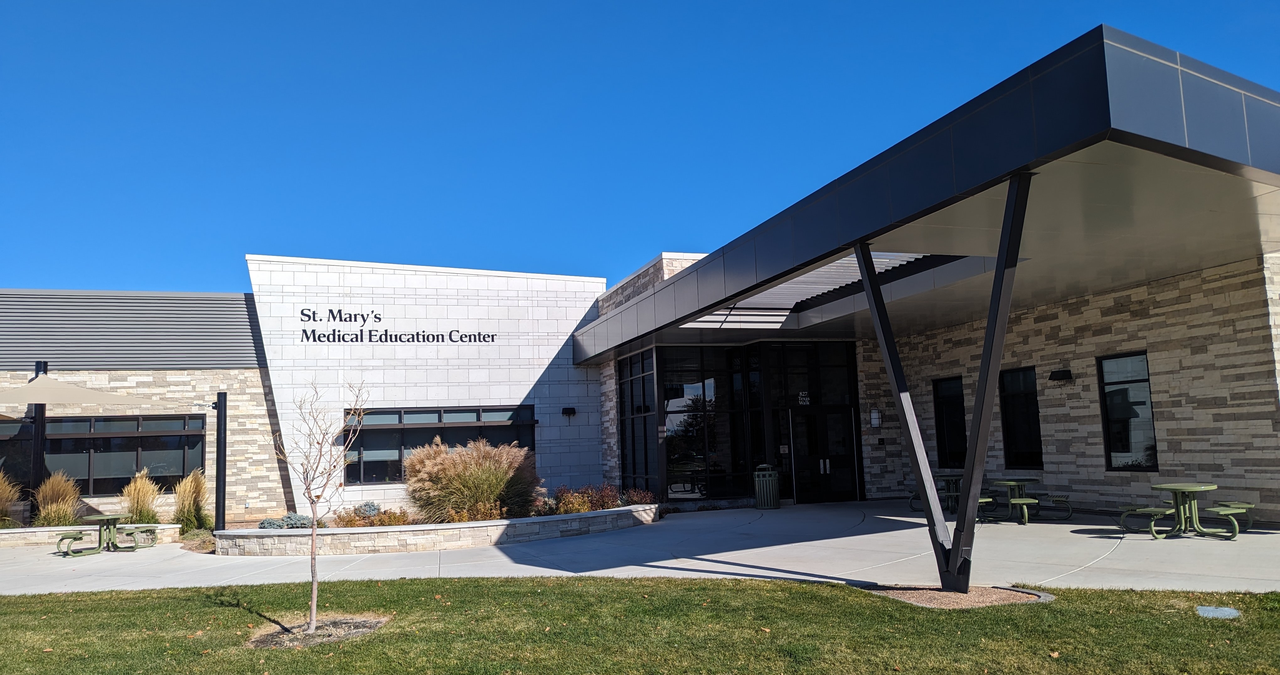 MEC Exterior Photo 1